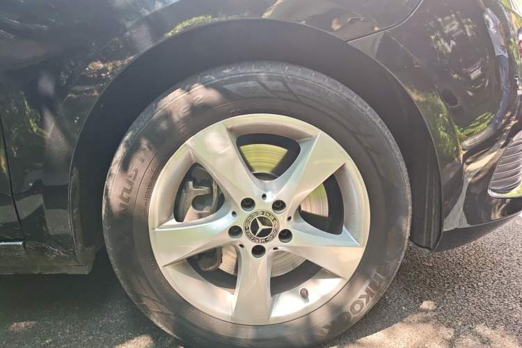 Used Mercedes-Benz V-Class 2017 V250 2.0T Base Model Right Front Wheel Hub