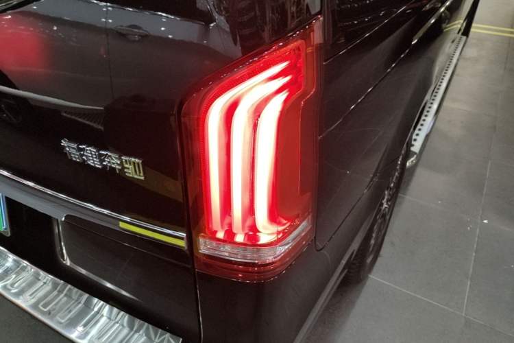 Used Mercedes-Benz V-Class 2017 V 260 L Prestige Extended Edition Right Rear Taillight