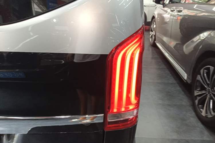 Used Mercedes-Benz V-Class 2017 V 260 Avantgarde Edition Right Rear Taillight