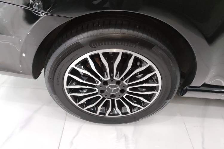 Used Mercedes-Benz V-Class 2017 V 260 L Prestige Extended Edition Right Rear Wheel Hub