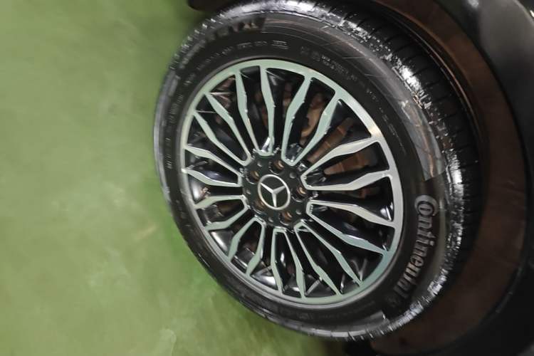 Used Mercedes-Benz V-Class 2017 V 260 L Prestige Extended Edition Right Rear Wheel Hub