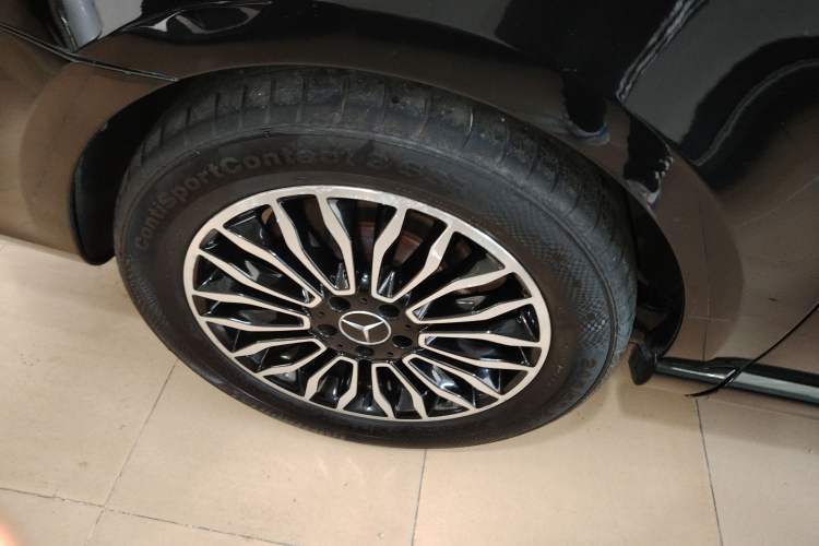 Used Mercedes-Benz V-Class 2017 V 260 Prestige Edition Right Rear Wheel Hub