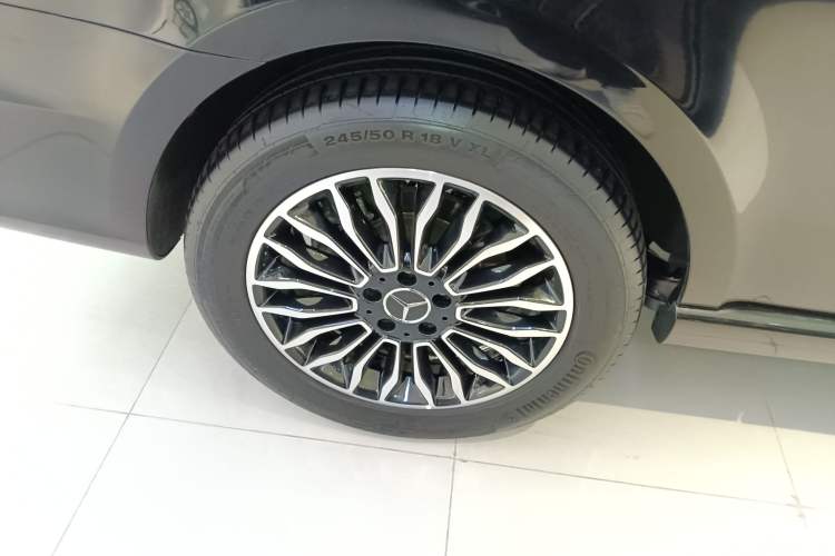 Used Mercedes-Benz V-Class 2017 V 260 L Prestige Extended Edition Right Rear Wheel Hub