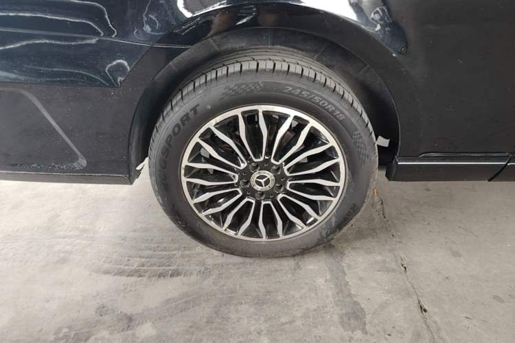 Used Mercedes-Benz V-Class 2017 V 260 L Prestige Extended Edition Right Rear Wheel Hub