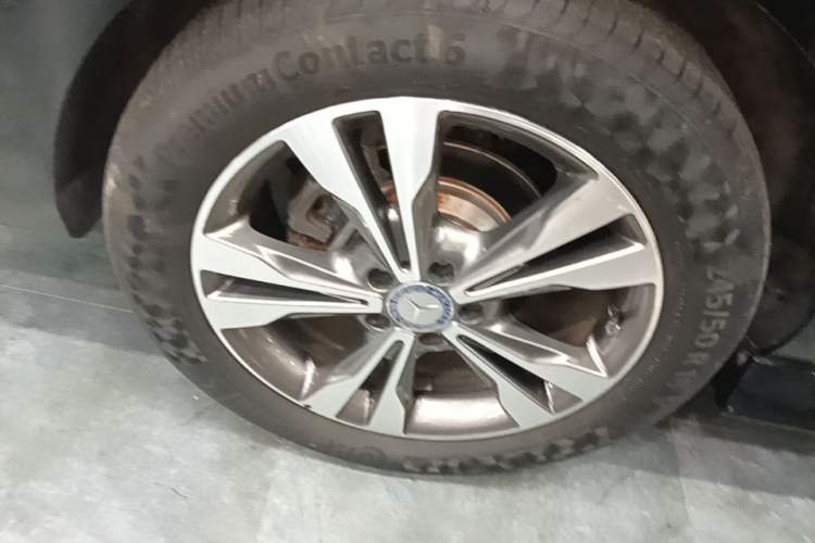 Used Mercedes-Benz V-Class 2017 V 260 Avantgarde Edition Right Rear Wheel Hub