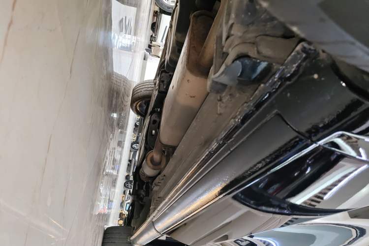 Used Mercedes-Benz V-Class 2017 V 260 Avantgarde Edition Right Side Sill