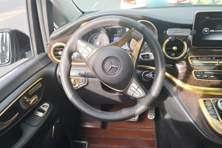 Used Mercedes-Benz V-Class 2017 V 260 Prestige Edition Steering Wheel