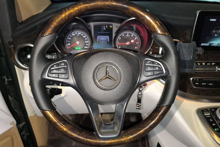 Used Mercedes-Benz V-Class 2017 V 260 L Prestige Extended Edition Steering Wheel