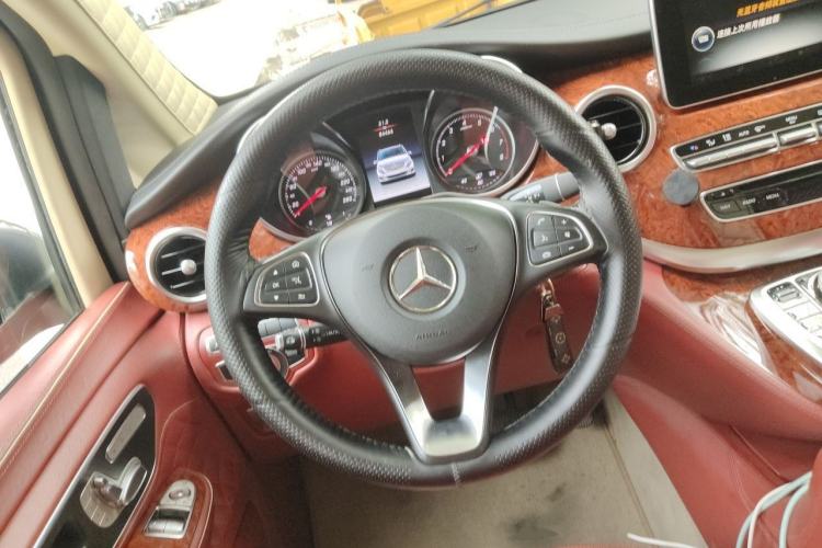 Used Mercedes-Benz V-Class 2017 V 260 L Prestige Extended Edition Steering Wheel