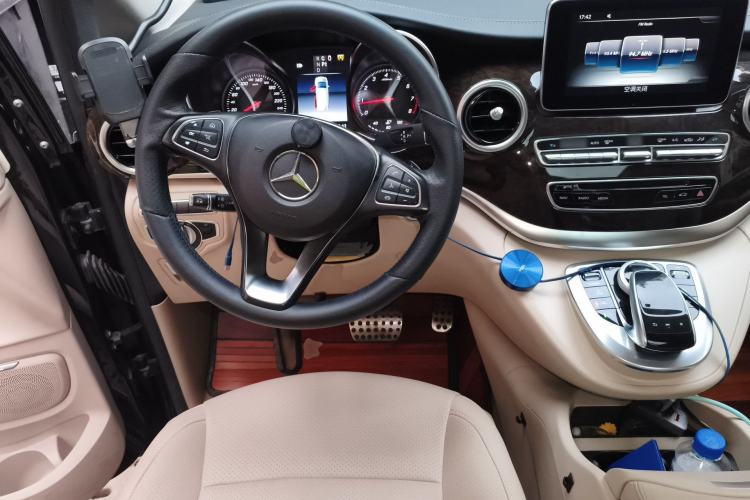 Used Mercedes-Benz V-Class 2017 V 260 L Prestige Extended Edition Steering Wheel