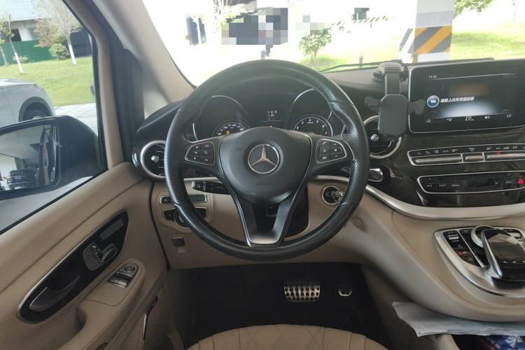 Used Mercedes-Benz V-Class 2017 V 260 L Prestige Extended Edition Steering Wheel