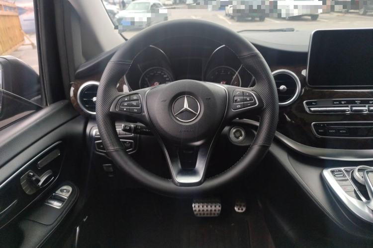 Used Mercedes-Benz V-Class 2017 V 260 L Prestige Extended Edition Steering Wheel