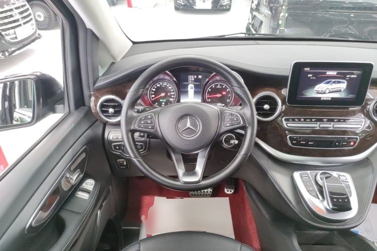 Used Mercedes-Benz V-Class 2017 V 260 L Prestige Extended Edition Steering Wheel