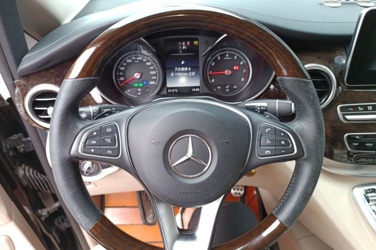 Used Mercedes-Benz V-Class 2017 V 260 L Prestige Extended Edition Steering Wheel