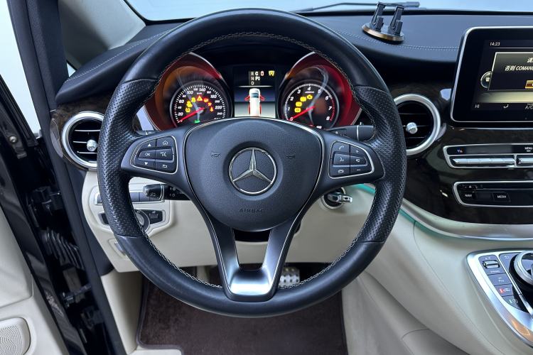 Used Mercedes-Benz V-Class 2017 V 260 Prestige Edition Steering Wheel