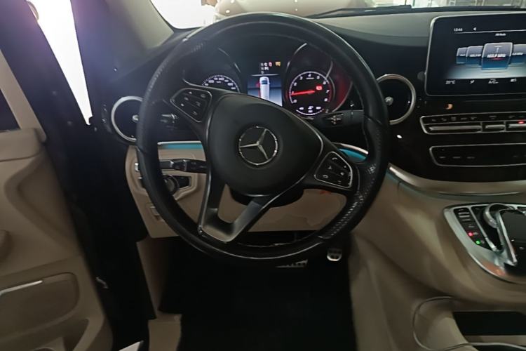 Used Mercedes-Benz V-Class 2017 V 260 L Prestige Extended Edition Steering Wheel