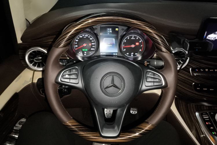 Used Mercedes-Benz V-Class 2017 2.0T Basic Extended Middle East Steering Wheel