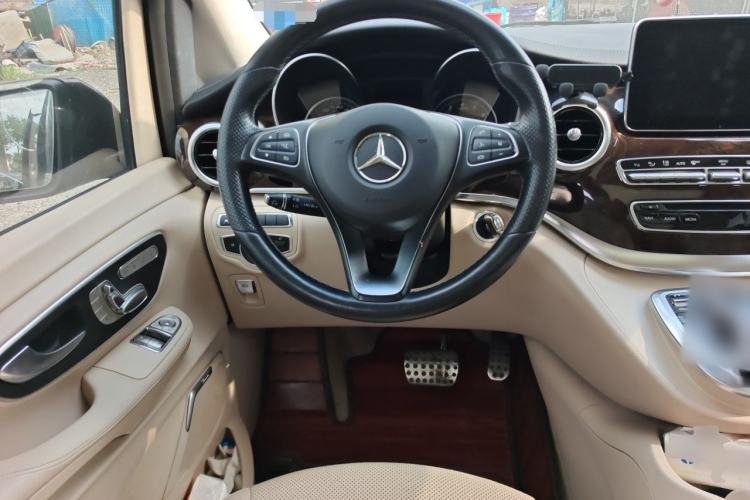 Used Mercedes-Benz V-Class 2017 V 260 L Prestige Extended Edition Steering Wheel