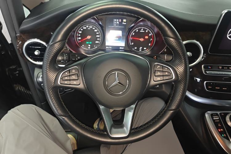 Used Mercedes-Benz V-Class 2017 V 260 L Prestige Extended Edition Steering Wheel