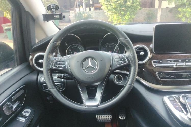 Used Mercedes-Benz V-Class 2017 V 260 L Prestige Extended Edition Steering Wheel