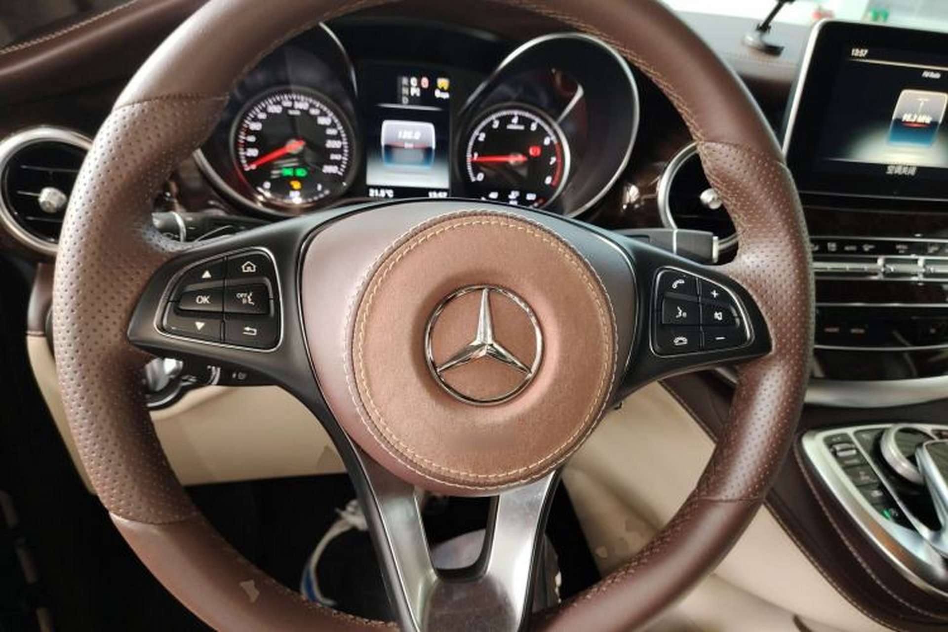 Used Mercedes-Benz V-Class 2017 V 260 Prestige Edition Steering Wheel