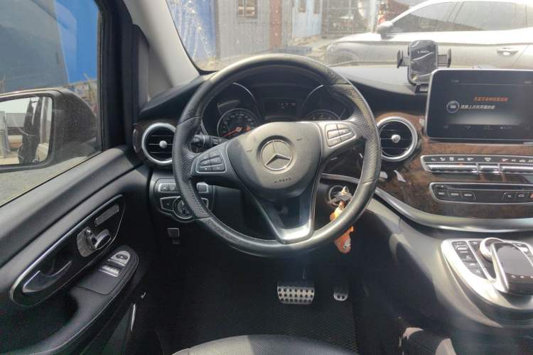 Used Mercedes-Benz V-Class 2017 V 260 L Prestige Extended Edition Steering Wheel