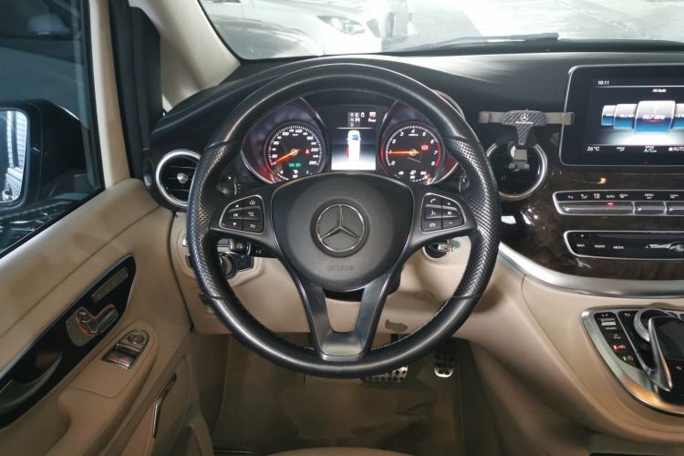Used Mercedes-Benz V-Class 2017 V 260 L Prestige Extended Edition Steering Wheel
