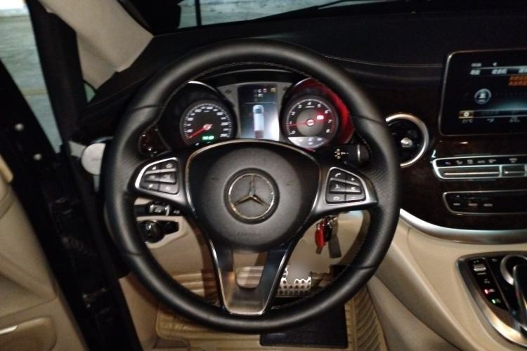 Used Mercedes-Benz V-Class 2017 V 260 L Prestige Extended Edition Steering Wheel