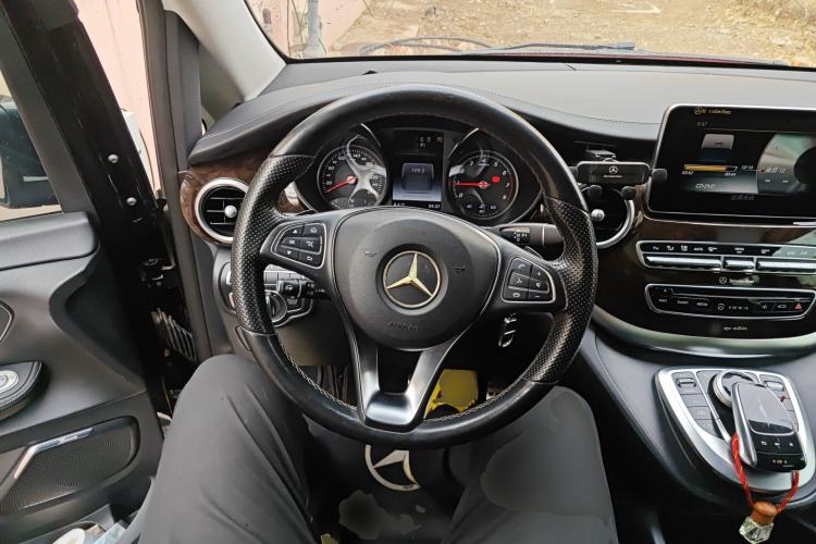Used Mercedes-Benz V-Class 2017 V 260 L Prestige Extended Edition Steering Wheel