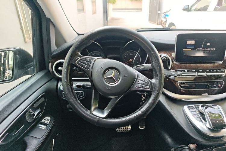 Used Mercedes-Benz V-Class 2017 V 260 Prestige Edition Steering Wheel