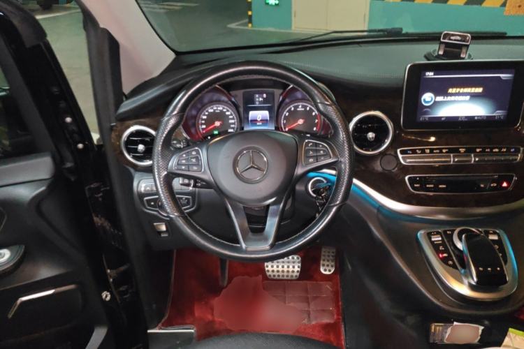 Used Mercedes-Benz V-Class 2017 V 260 L Prestige Extended Edition Steering Wheel