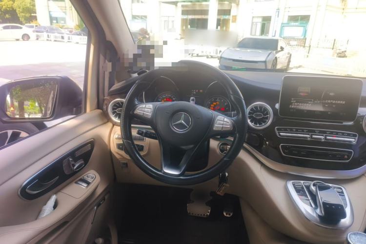 Used Mercedes-Benz V-Class 2017 V 260 L Prestige Extended Edition Steering Wheel