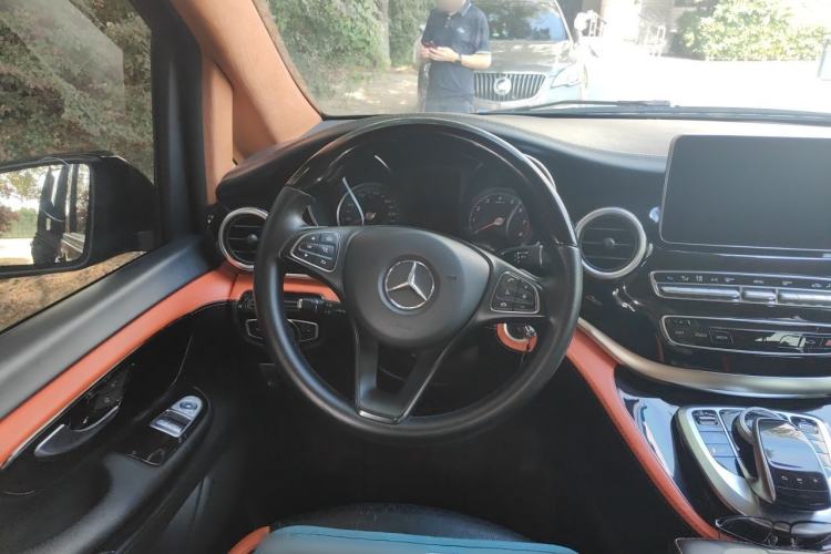Used Mercedes-Benz V-Class 2017 V250 2.0T Base Model Steering Wheel