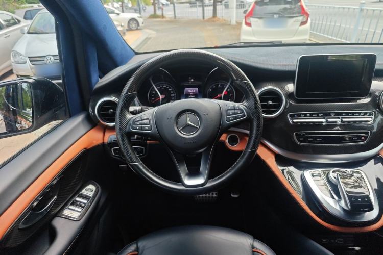 Used Mercedes-Benz V-Class 2017 V 260 L Prestige Extended Edition Steering Wheel