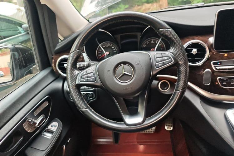 Used Mercedes-Benz V-Class 2017 V 260 L Prestige Extended Edition Steering Wheel