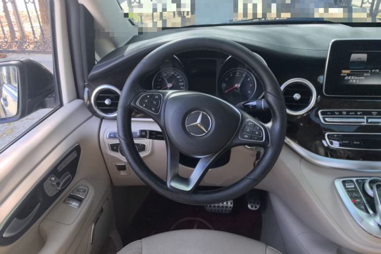 Used Mercedes-Benz V-Class 2017 V 260 L Prestige Extended Edition Steering Wheel