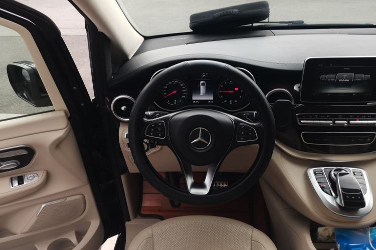 Used Mercedes-Benz V-Class 2017 V 260 Prestige Edition Steering Wheel