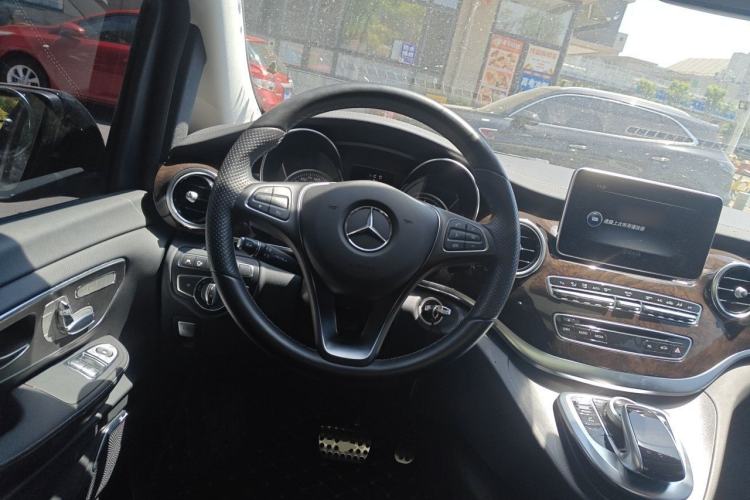 Used Mercedes-Benz V-Class 2017 V 260 L Prestige Extended Edition Steering Wheel
