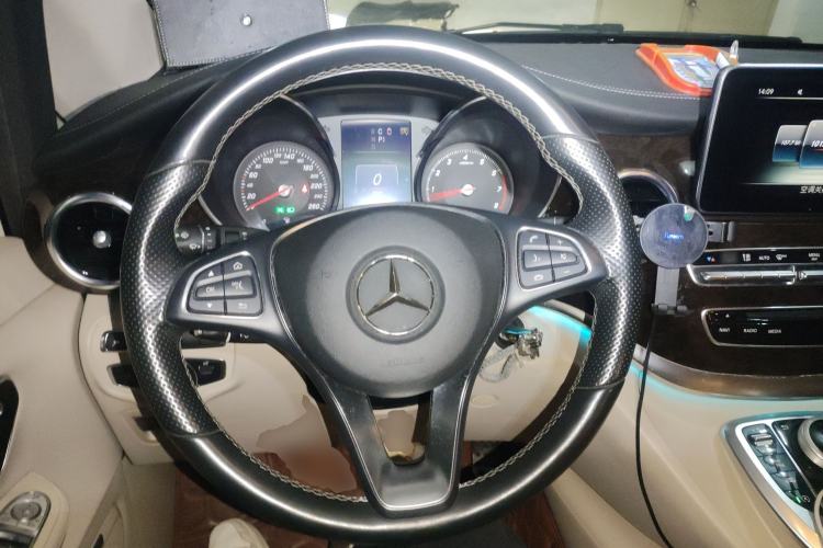 Used Mercedes-Benz V-Class 2017 V 260 L Prestige Extended Edition Steering Wheel