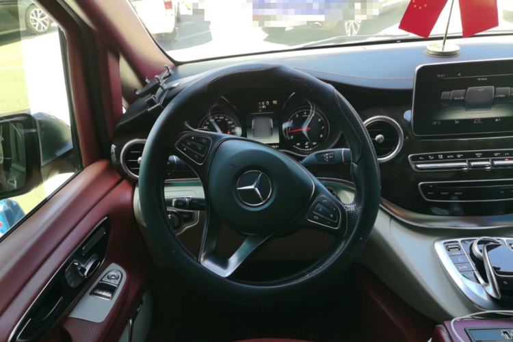 Used Mercedes-Benz V-Class 2017 V 260 L Prestige Extended Edition Steering Wheel