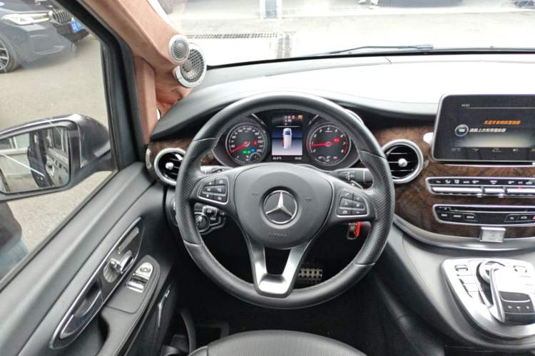 Used Mercedes-Benz V-Class 2017 V 260 L Prestige Extended Edition Steering Wheel
