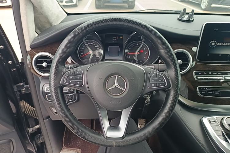 Used Mercedes-Benz V-Class 2017 V 260 L Prestige Extended Edition Steering Wheel