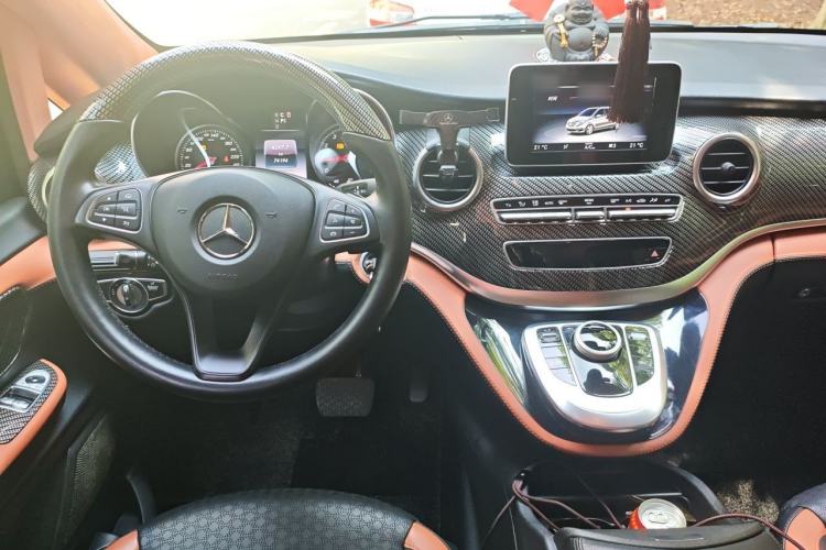 Used Mercedes-Benz V-Class 2017 V250 2.0T Base Model Steering Wheel