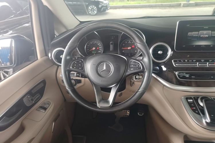 Used Mercedes-Benz V-Class 2017 V 260 L Prestige Extended Edition Steering Wheel