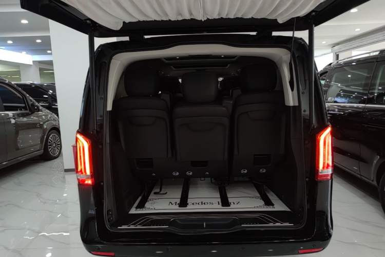 Used Mercedes-Benz V-Class 2017 V 260 L Prestige Extended Edition Trunk
