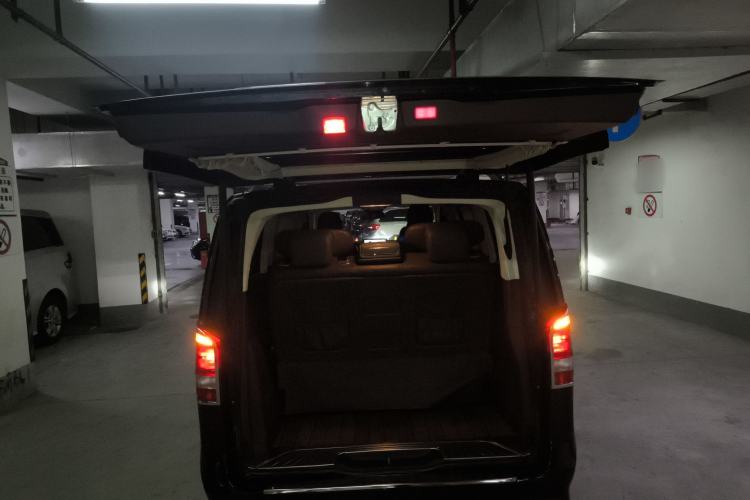 Used Mercedes-Benz V-Class 2017 2.0T Basic Extended Middle East Trunk