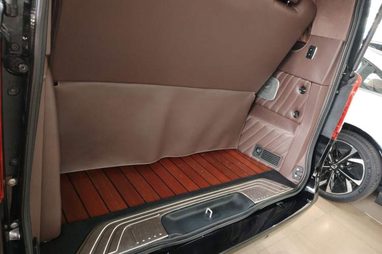 Used Mercedes-Benz V-Class 2017 V 260 Prestige Edition Trunk
