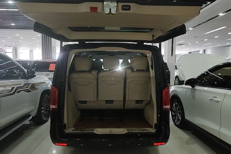 Used Mercedes-Benz V-Class 2017 V 260 Avantgarde Edition Trunk