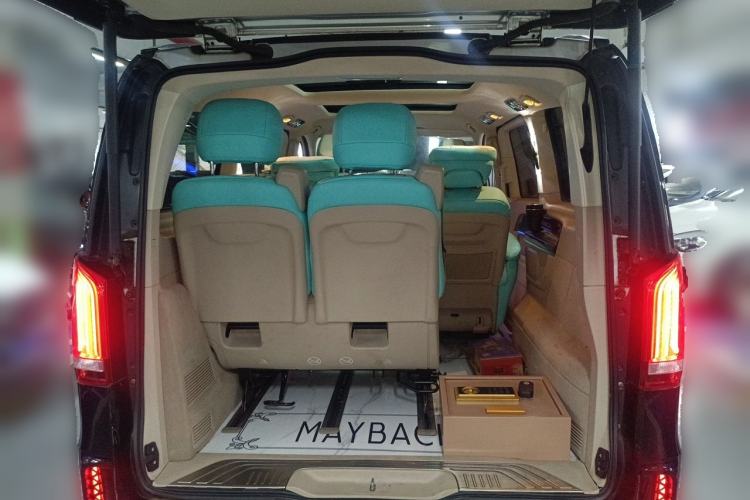 Used Mercedes-Benz V-Class 2017 V 260 Avantgarde Edition Trunk