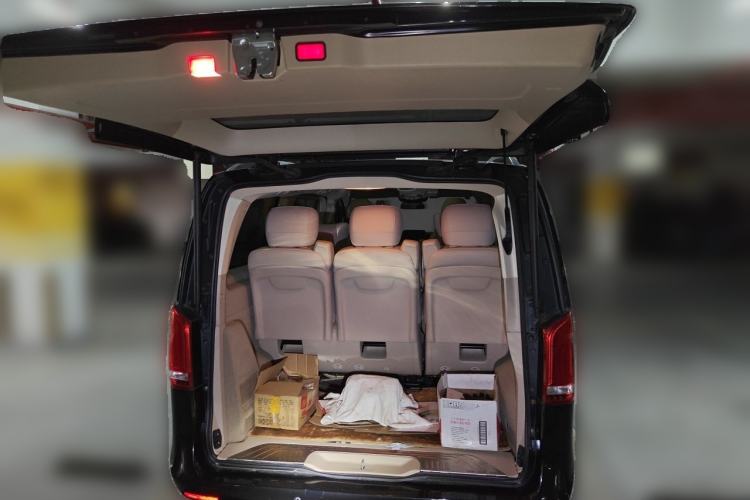 Used Mercedes-Benz V-Class 2017 V 260 Avantgarde Edition Trunk